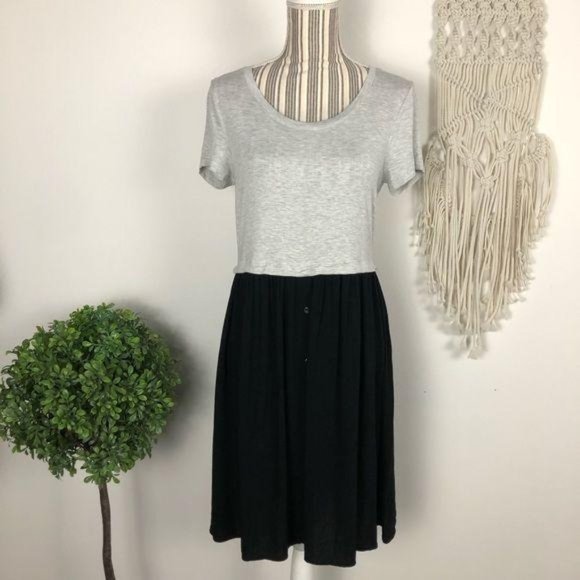 3/$25 Cupio Med. gray and black dress stretch top - Picture 1 of 6